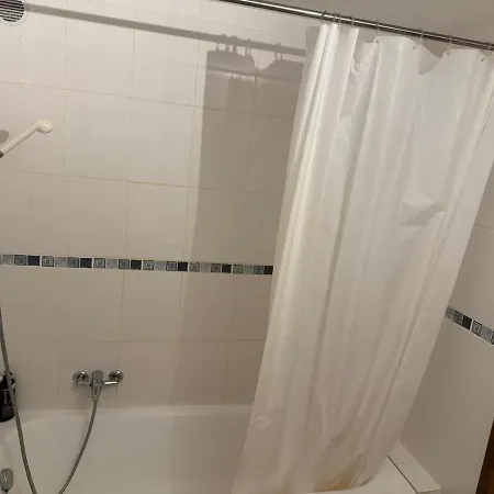 Cosy 2-bed With Pool, Centre アパート ヴェルビエール