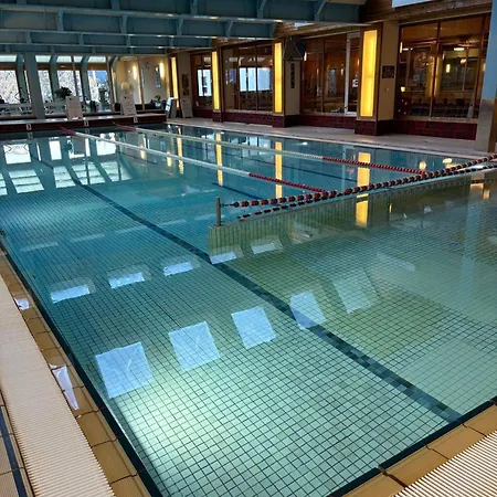 Cosy 2-bed With Pool, Centre アパート *